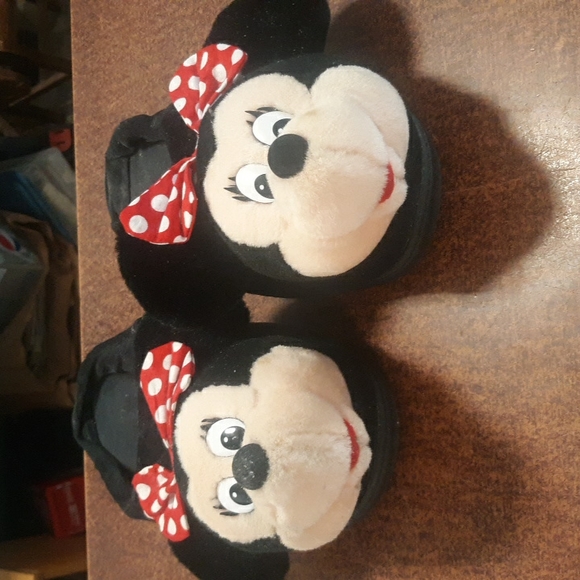 Mini Mouse Slippers Size 7-8 (SKU 189) - Picture 1 of 3